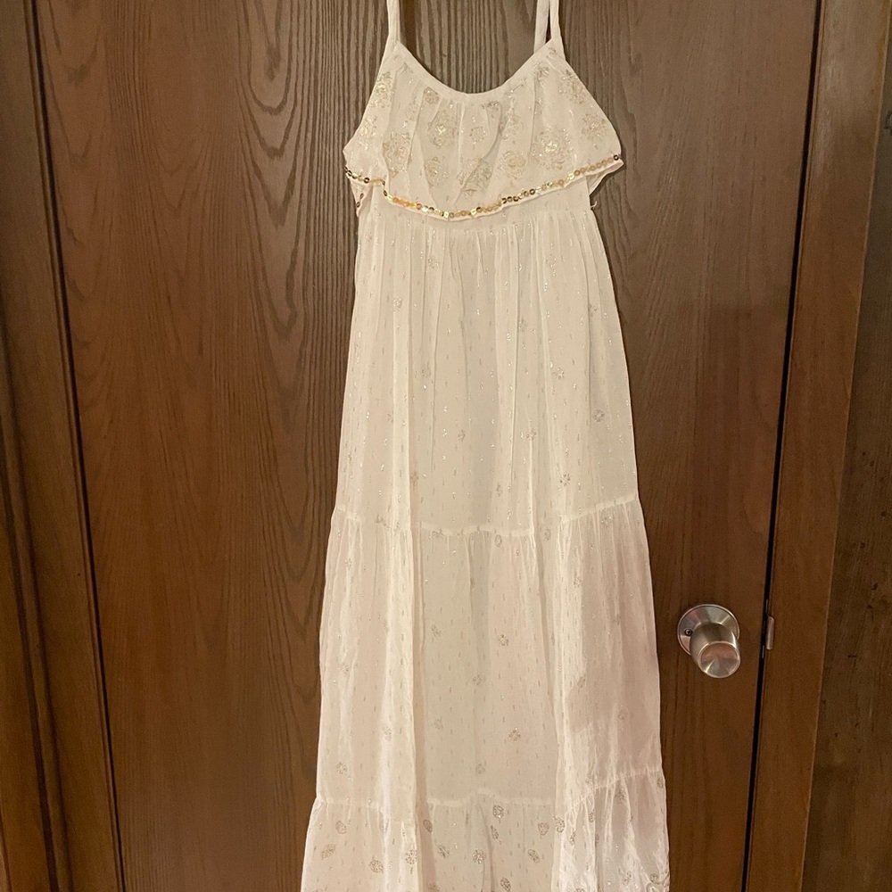 Girls size 10 white cotton summer dress with sequins and glitter.